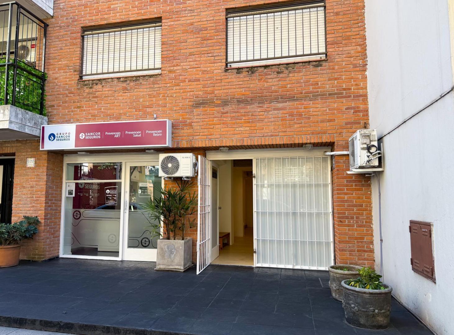Foto de Local en Venta de 3 Ambientes, Con Patio - Martinez, San Isidro, imagen 2
