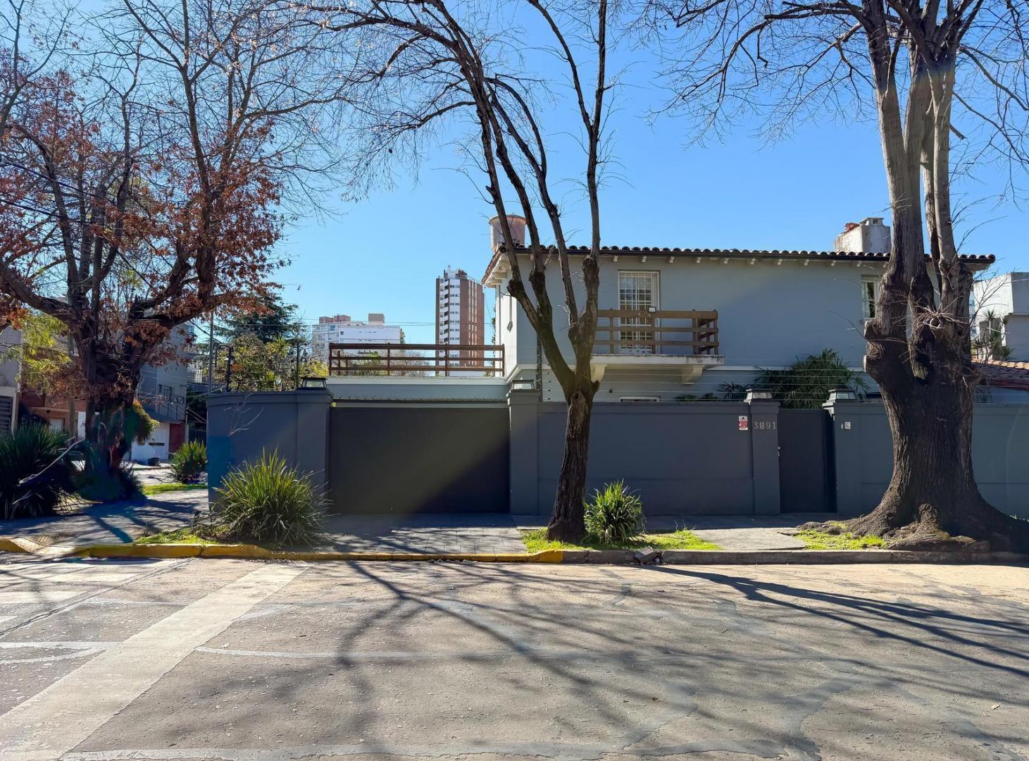 Foto de Casa en Venta Con 5 Dormitorios y Jardín - La Lucila, Vicente López, imagen 1