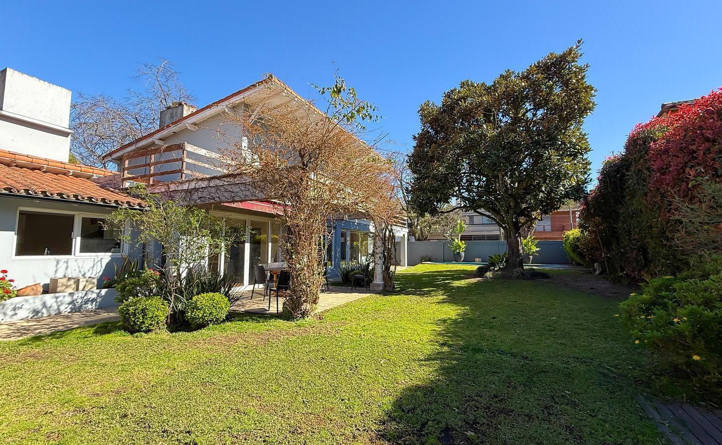 Foto de Casa en Venta Con 3 Dormitorios y Jardín - La Lucila, Vicente López, imagen 3