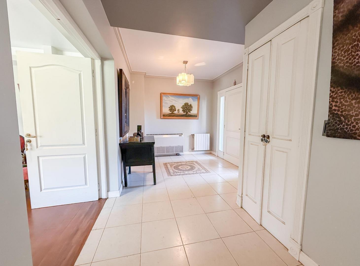 Foto de Casa en Venta Con 3 Dormitorios y Jardín - La Lucila, Vicente López, imagen 2