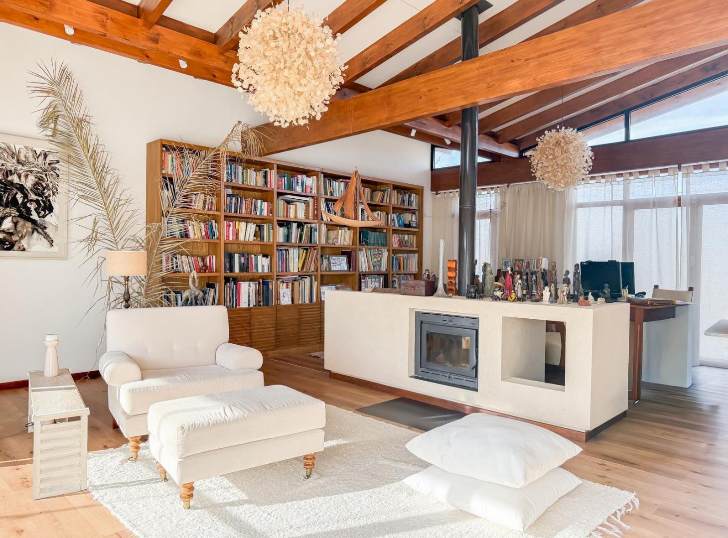 Foto de Casa en Venta, 2 Suites, Con Jardín - San Isidro, imagen 2