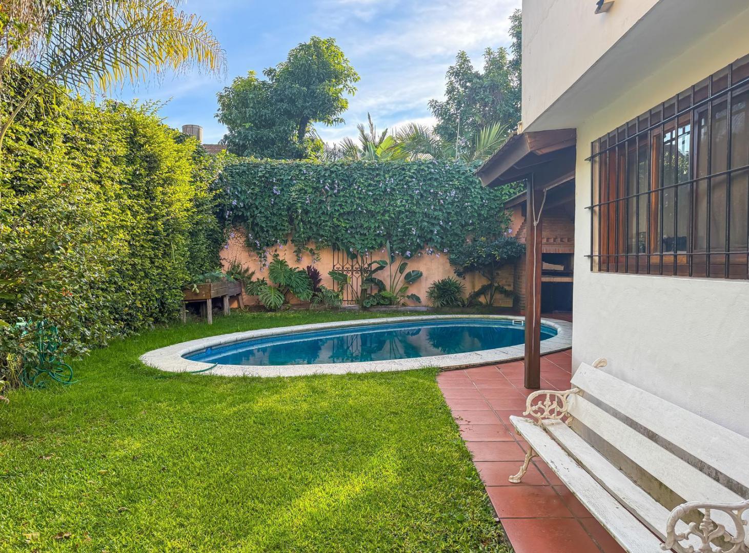 Foto de Casa en Venta, 2 Suites, Con Jardín - San Isidro, imagen 1