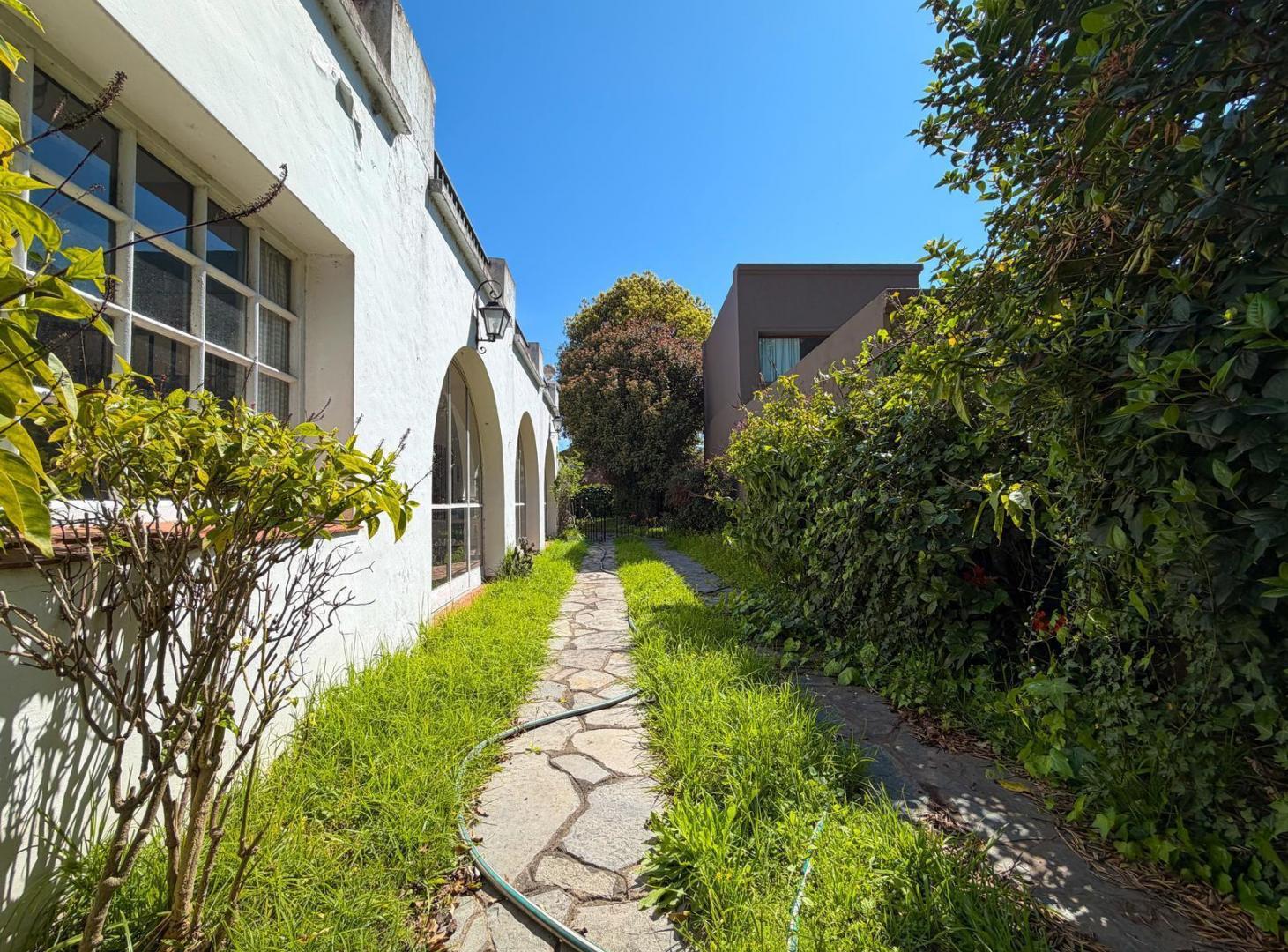Foto de Casa en Venta Con 5 Dormitorios y Jardín - Acassuso, San Isidro, imagen 3
