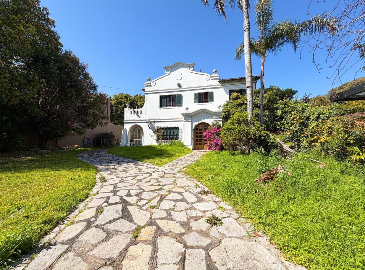 Foto de Casa en Venta Con 5 Dormitorios y Jardín - Acassuso, San Isidro, imagen 2