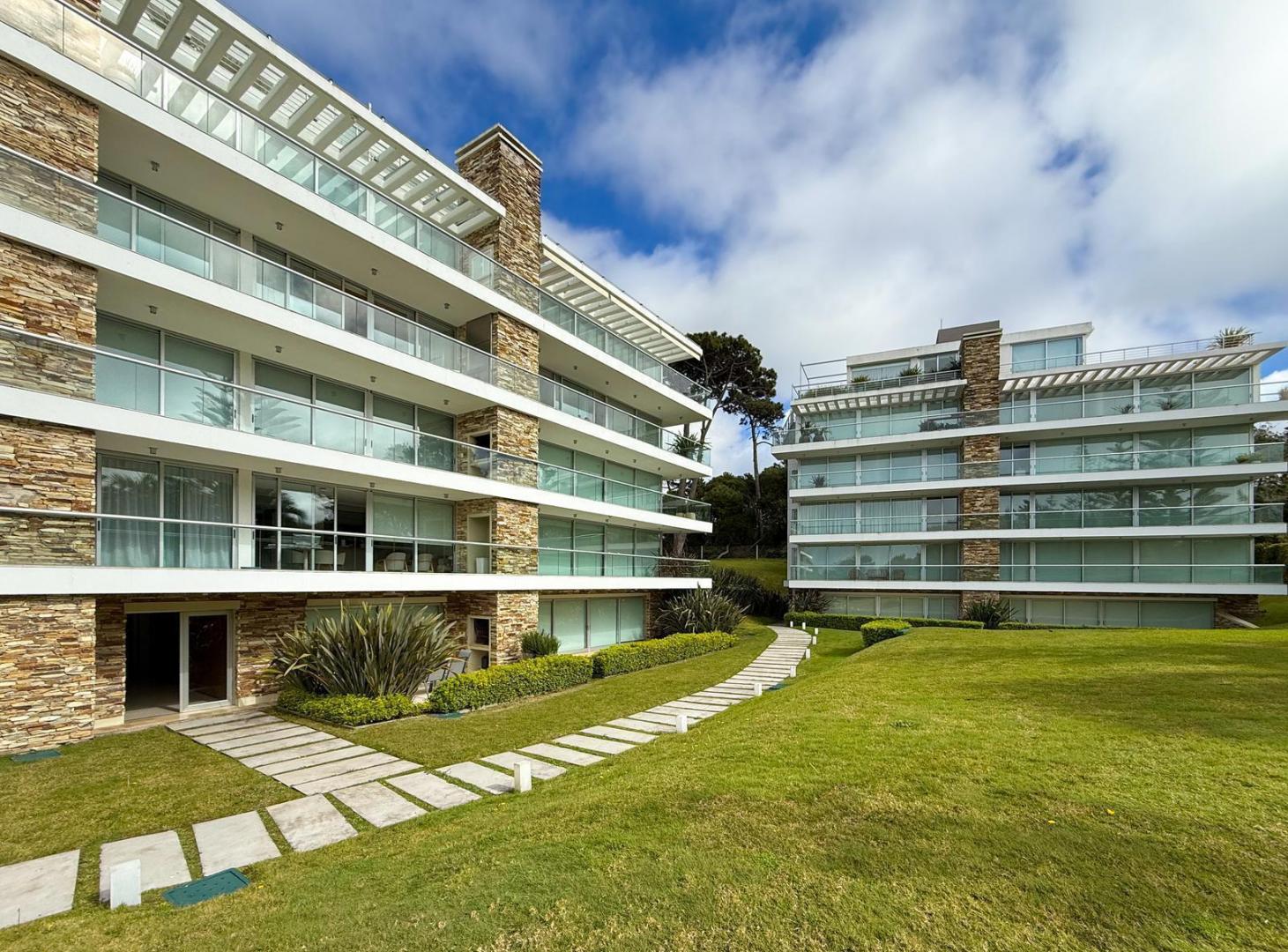 Foto de Departamento en Venta de 3 Ambientes, Con Cochera - Playa Brava, Punta, imagen 1