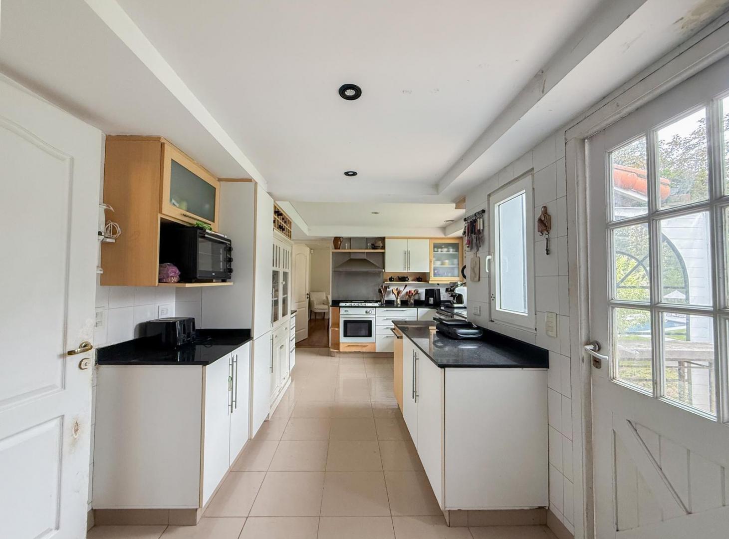 Foto de Casa en Venta Con 5 Dormitorios y Jardín - La Lucila, Vicente López, imagen 5