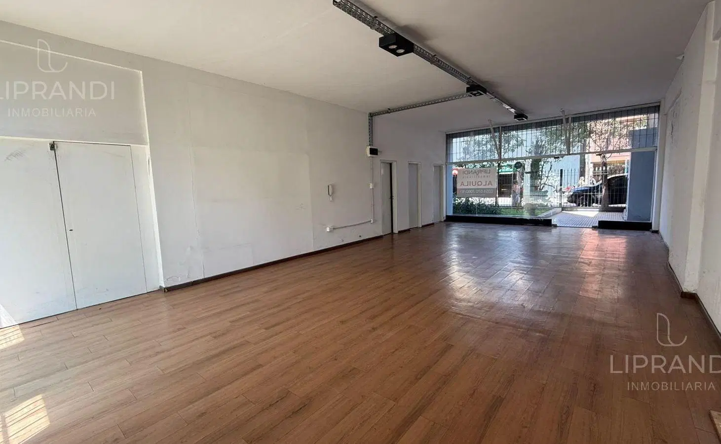 LOCAL COMERCIAL - PLANTA LIBRE - DOBLE INGRESO CON SEGURIDAD 2