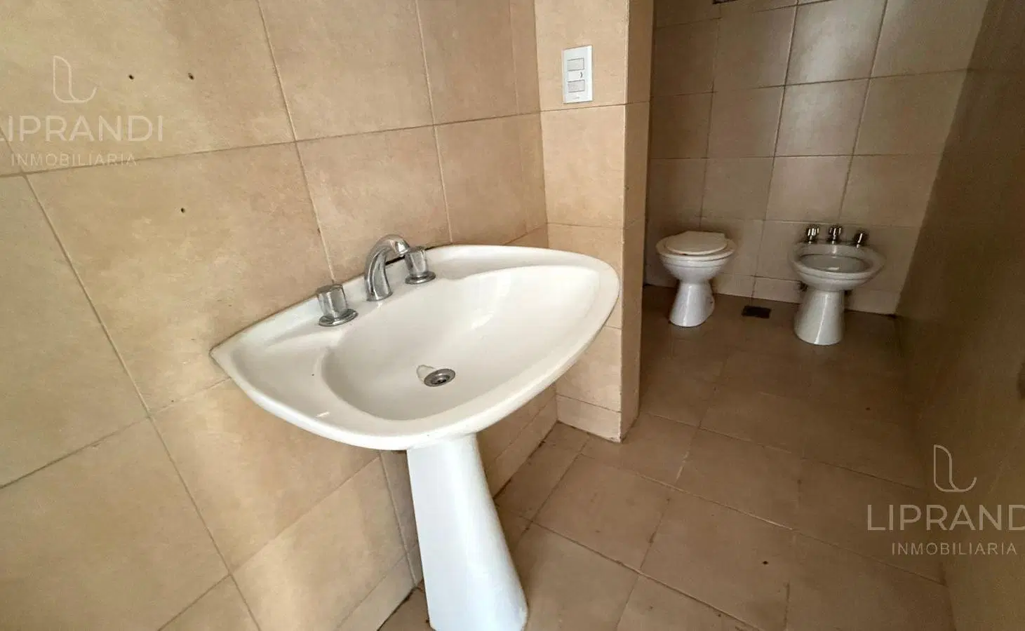 LOCAL COMERCIAL - PLANTA LIBRE - DOBLE INGRESO CON SEGURIDAD 1