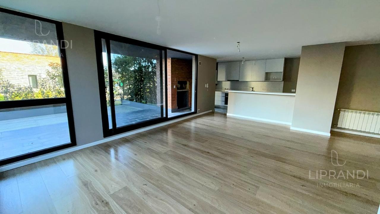 Foto de DE CATEGORIA - PLANTA BAJA C/ PATIO PROPIO Y ASADOR -, imagen 1