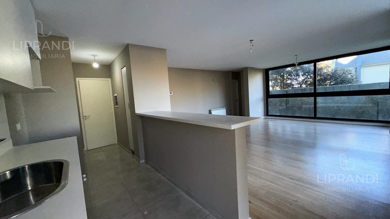 Foto de DE CATEGORIA - PLANTA BAJA C/ PATIO PROPIO Y ASADOR -, imagen 2