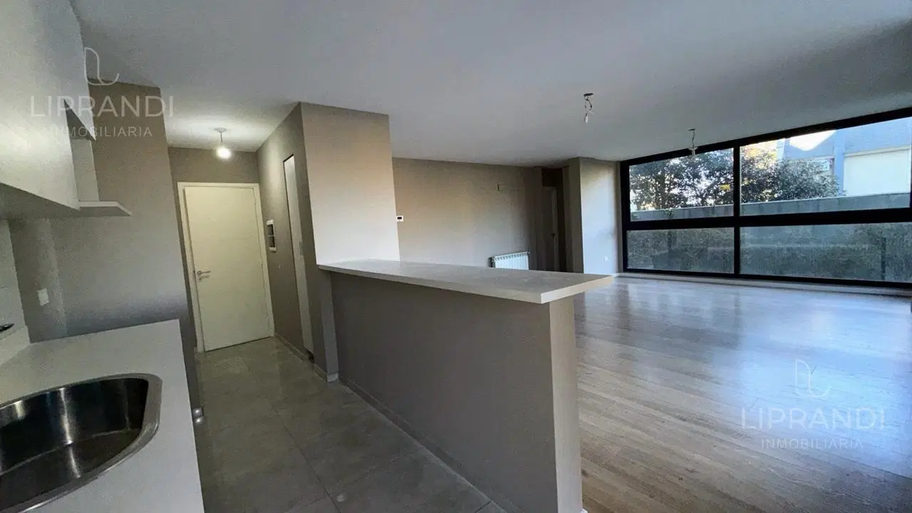 DE CATEGORIA - PLANTA BAJA C/ PATIO PROPIO Y ASADOR - 2