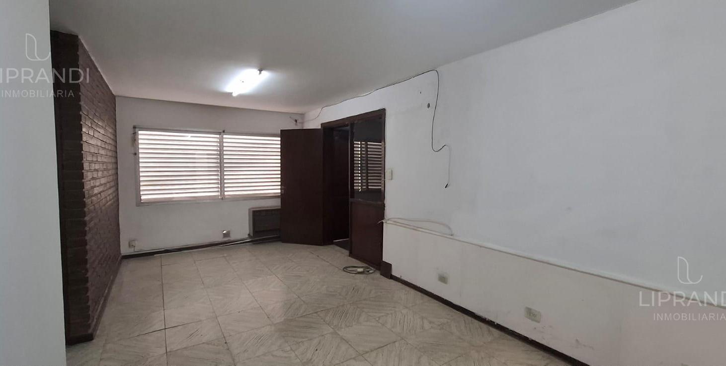 Foto de 200 M2 TOTALES - GALPON - OFICINAS y LOCAL - EXCELENTE UBICACION, imagen 3