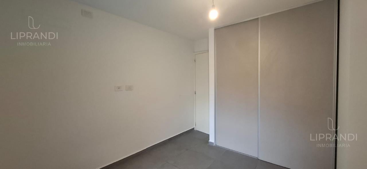 Foto de DUPLEX C/ TERRAZA PROPIA Y BALCON - MTRS PARQUE SARMIENTO - EXPENSAS, imagen 3