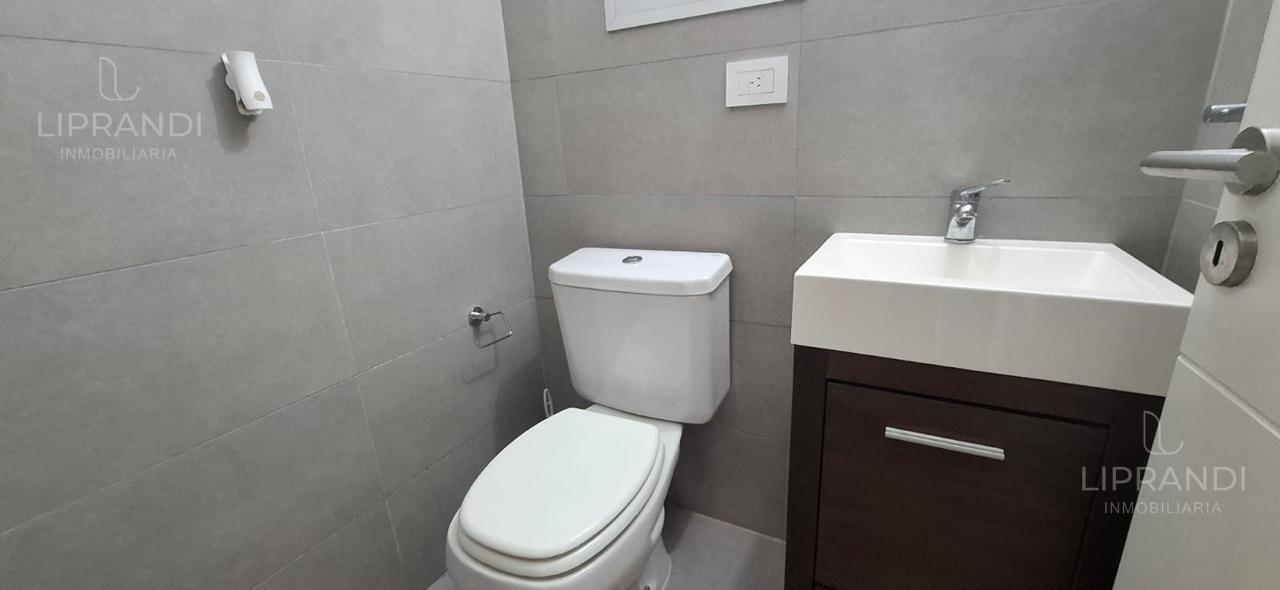 Foto de DUPLEX C/ TERRAZA PROPIA Y BALCON - MTRS PARQUE SARMIENTO - EXPENSAS, imagen 2