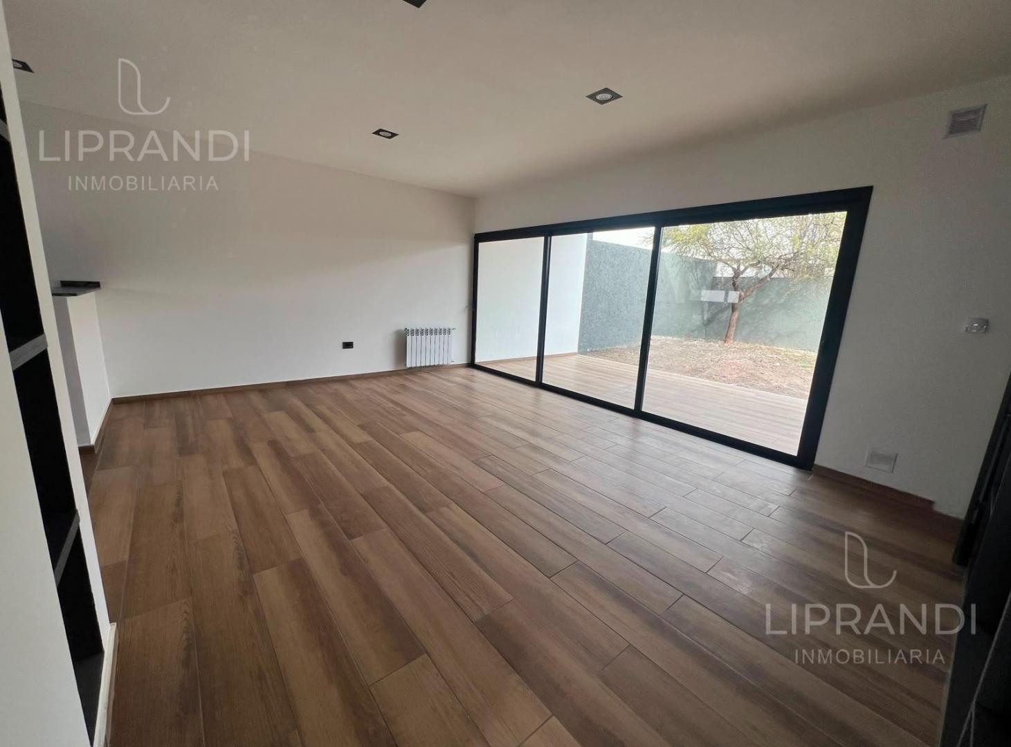 Foto de A ESTRENAR - POSESION INMEDIATA -COCHERA - PATIO - GALERIA y ASADOR, imagen 3