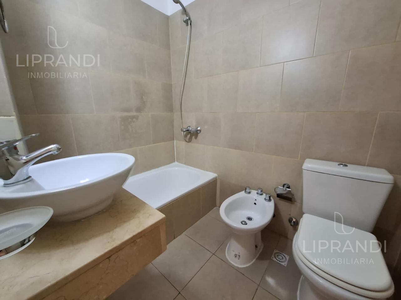 Foto de BUENA CIRCULACION - AMBIENTES LUMINOSOS - 1 DORMITORIO - SIN BALCON -, imagen 2