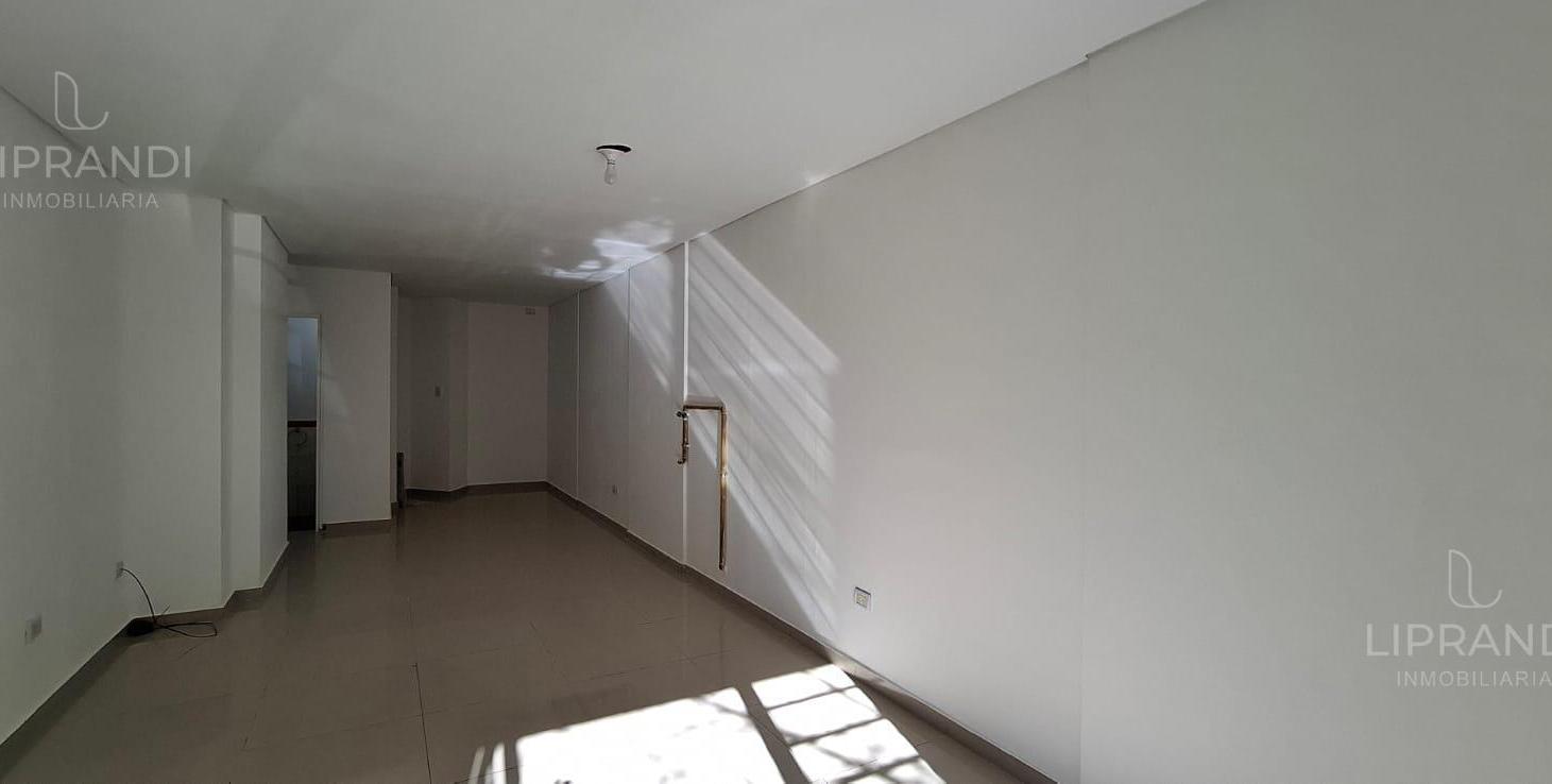 Foto de EXPENSAS BAJAS - LOCAL S/ GAS - 30 M2 - MUY LUMINOSO - BUENA UBICACION, imagen 2