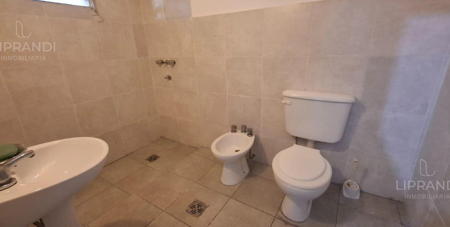 Foto de 200 M2 TOTALES - GALPON - OFICINAS y LOCAL - EXCELENTE UBICACION, imagen 4