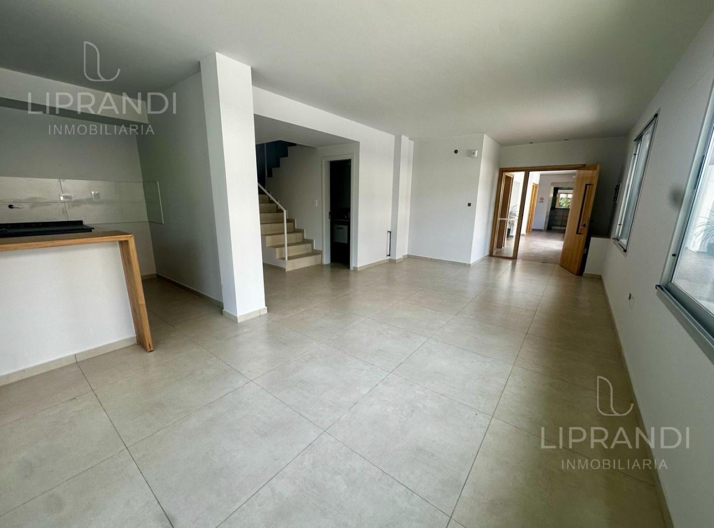 Foto de TIPOLOGIA DUPLEX - PLANTA BAJA - POSESION INMEDIATA -C / PATIO y, imagen 2