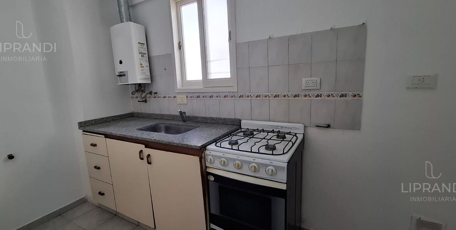 Foto de EXPENSAS BAJAS - POR ESCALERA - LUMINOSO - COCINA SEPARADA, imagen 4