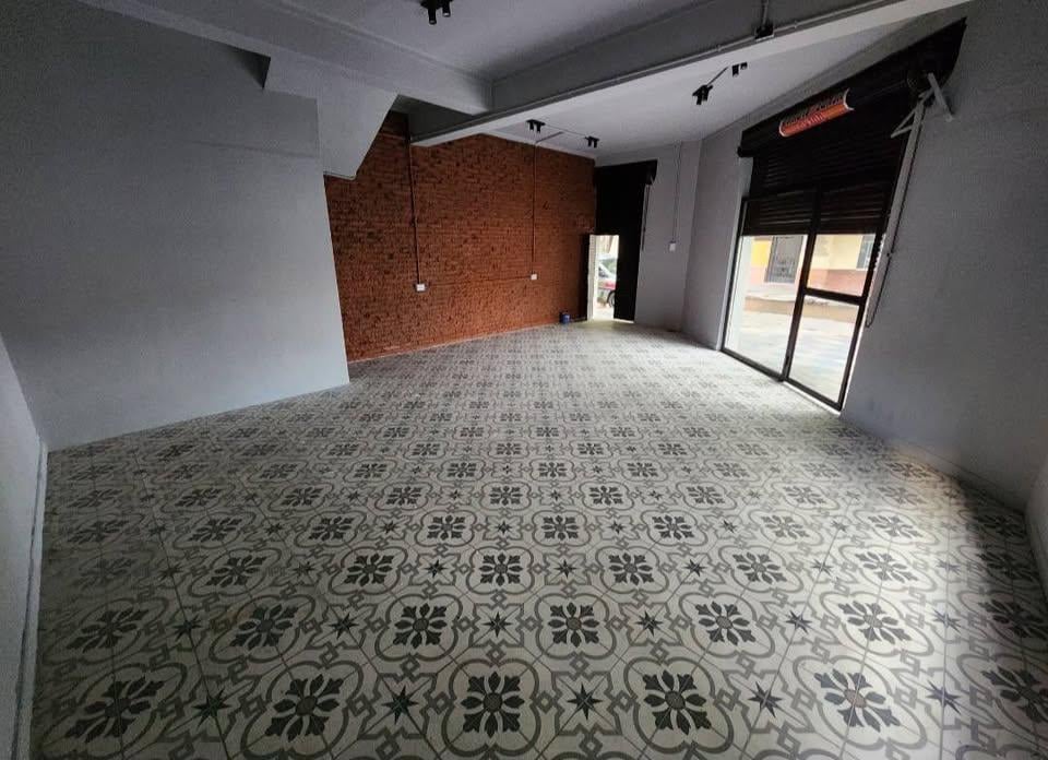 Esquina Comercial Estratégica en Av. Roca