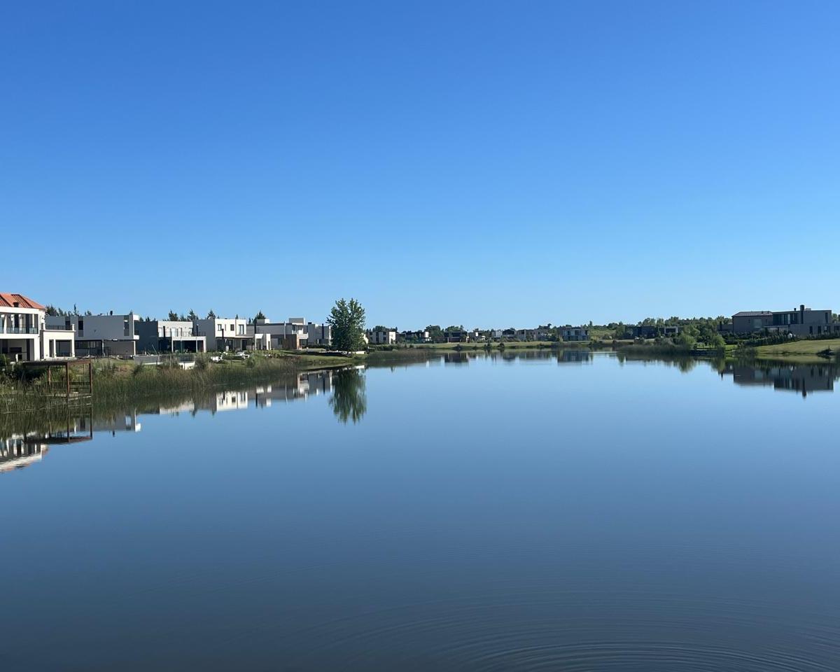 Lindisimo lote al agua en venta en El Naudir, Escobar