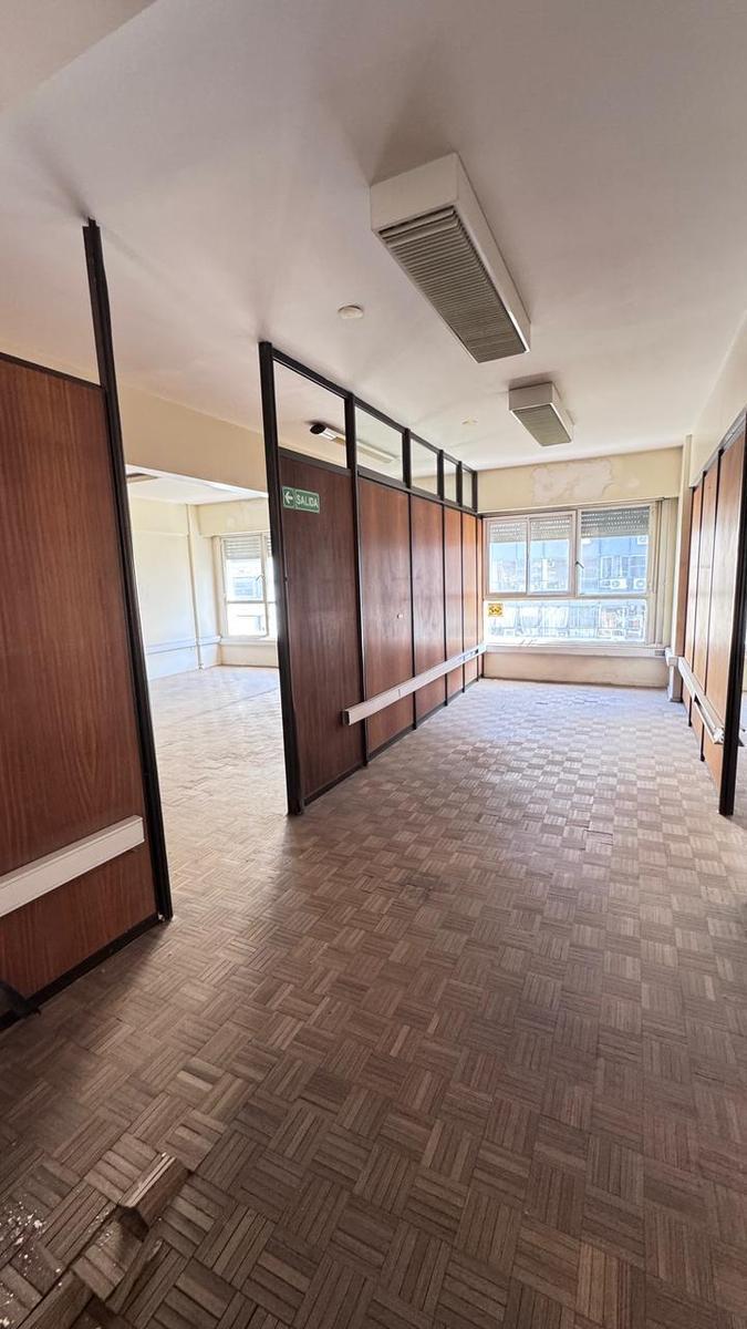 Av Belgrano y Chacabuco Oficina en Venta 5