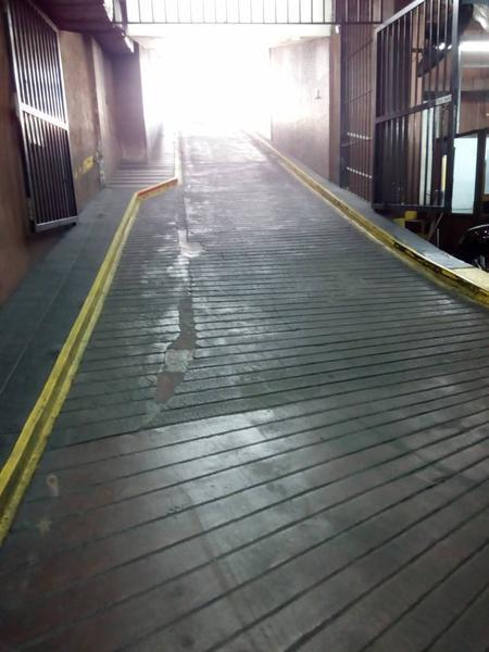 Corrientes y Esmeralda, excelente cochera en planta baja