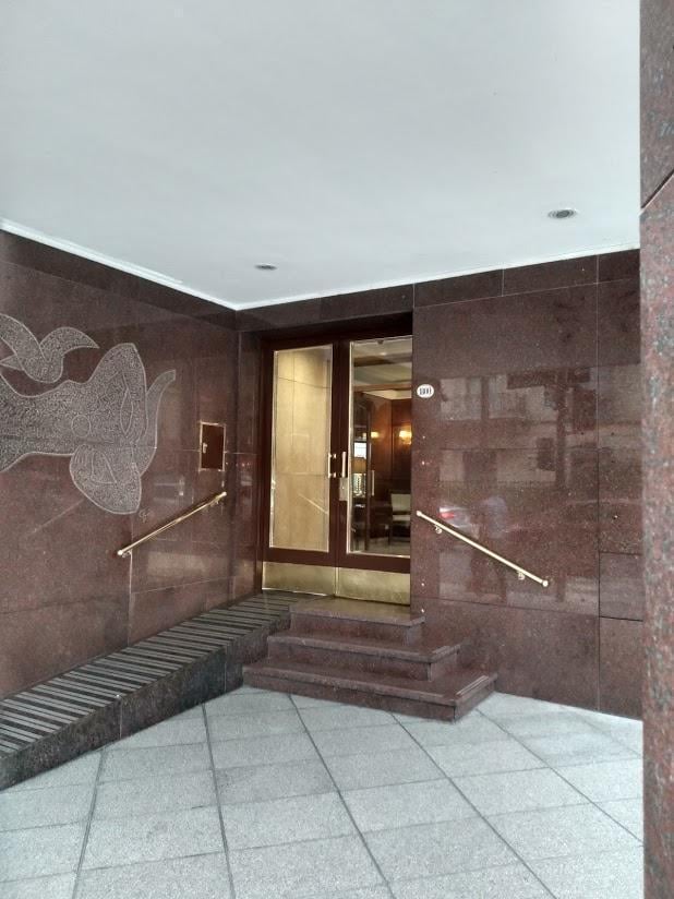 Av. Alvear esquina Av Callao recepcion 2 dormitorios baño toilete, todo apaisado en venta