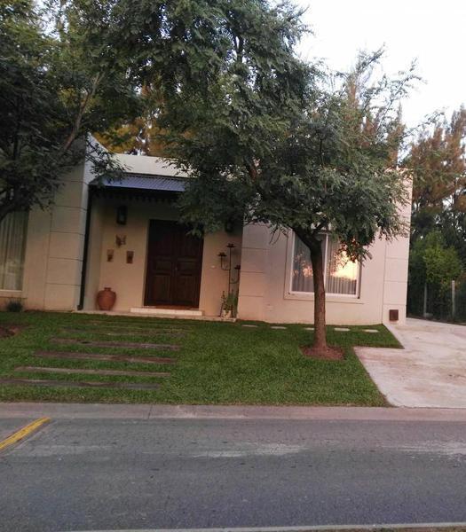 Bajo de Precio! Muy linda casa en una planta en venta!!!