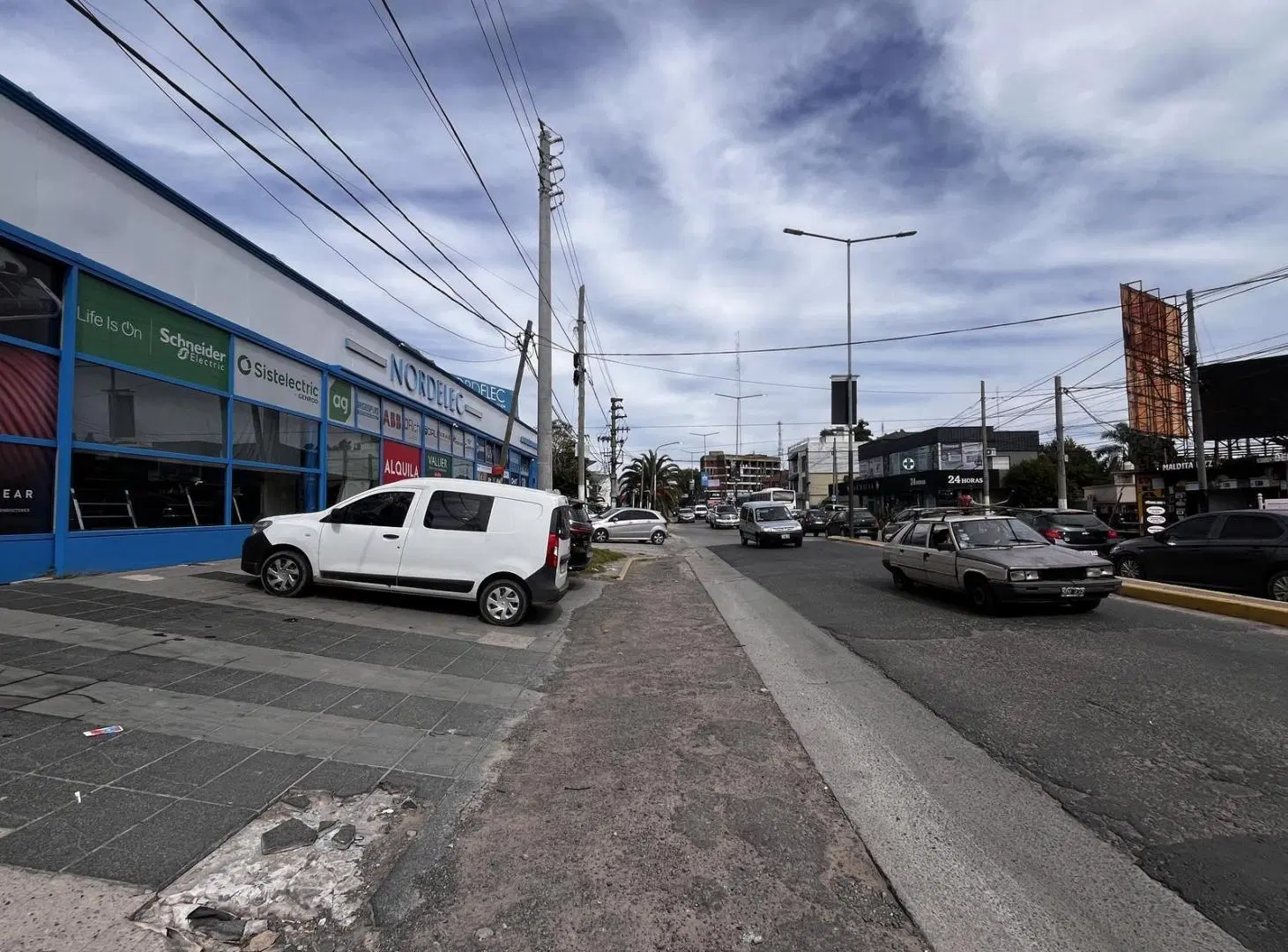 Importante Local en alquiler con gran frente sobre ruta 25 - Pilar 1