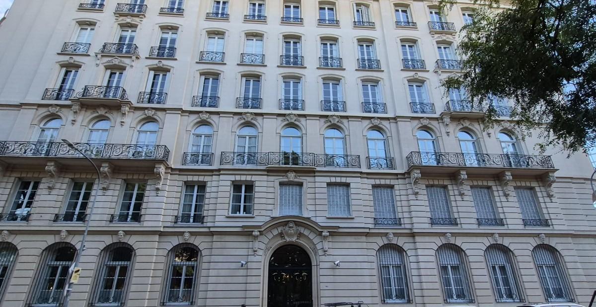Departamento en Plaza S.Martin - Palacio Saint - venta / alquiler  UNICO -