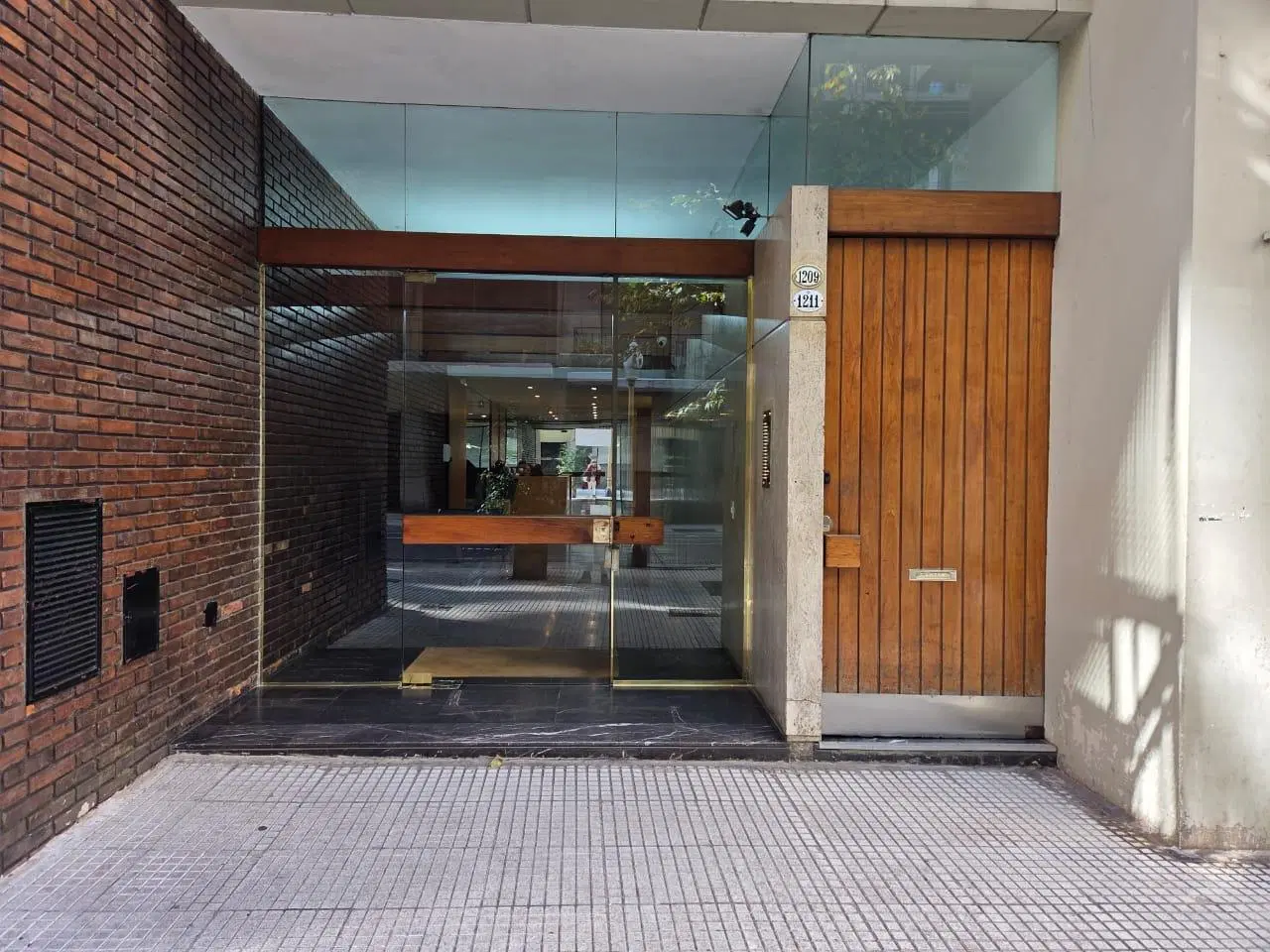 Departamento en alquiler 2 dormitorios, balcón al frente con dependencias 5