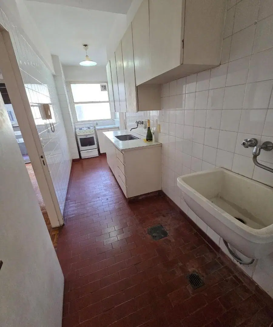 Departamento en alquiler 2 dormitorios, balcón al frente con dependencias 4