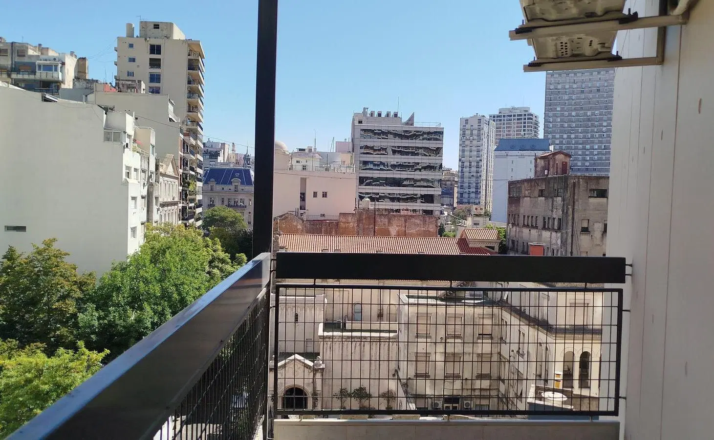 Departamento en venta torre Arroyo esquina Suipacha  4 ambientes todo sol !! 5