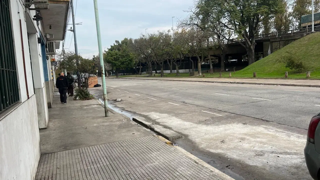 Av.  Montes de Oca al 1100 Terreno con salida a 2 calles, ideal emprendimiento!! 2