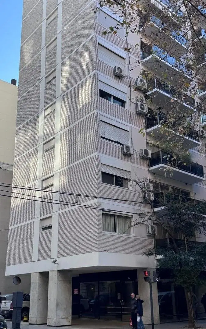 Av. la Heras y Rodrguez Peña Departamento en venta de 3 ambientes con dependencia y cochera 3