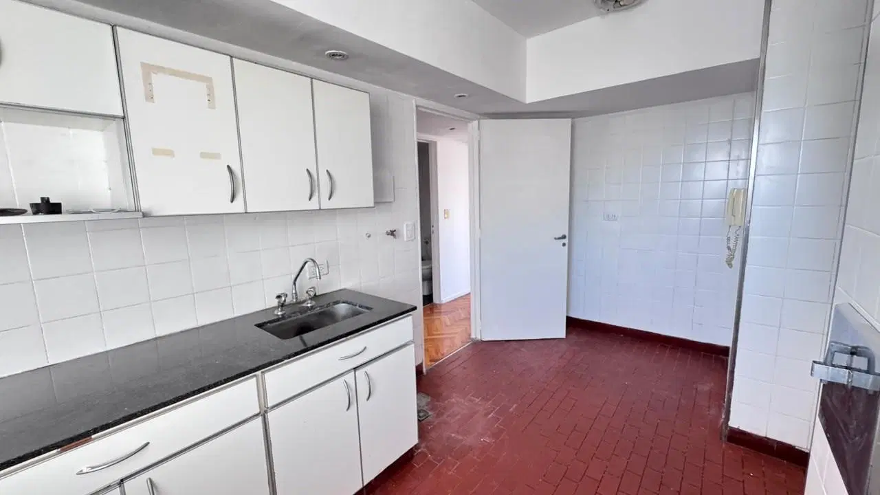 Av. la Heras y Rodriguez Peña en venta 3 ambientes con dependencia y cochera, Recoleta 4