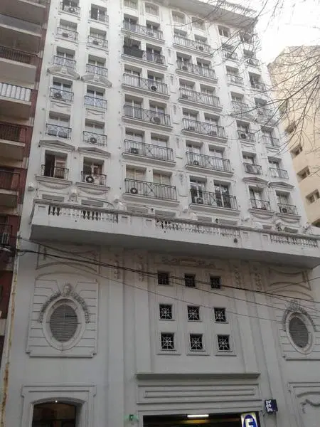 Vicente Lopez y Azcuenaga excelente monoambiente vivienda o apto profesional, pleno Recoleta 1