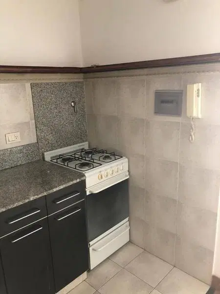 Vicente Lopez y Azcuenaga excelente monoambiente vivienda o apto profesional, pleno Recoleta 3