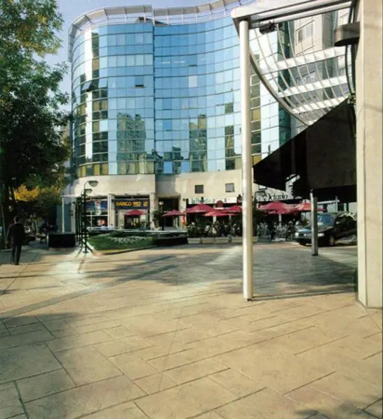 COMPLEJO LAS PLAZAS 3 ambientes en alquiler con cochera 2