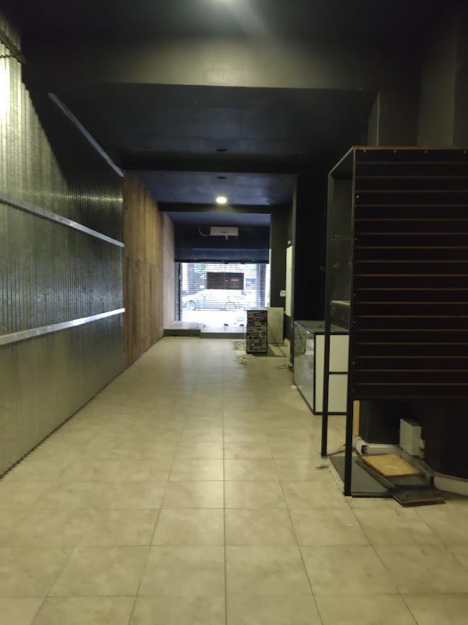 Foto de M. T. ALVEAR y URUGUAY. excelente local. amplio destino - en venta, imagen 1