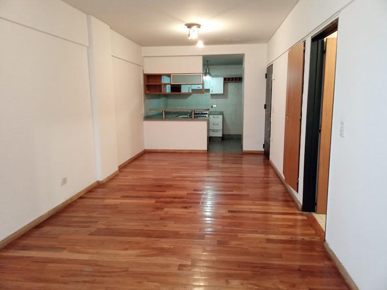 Foto de Ayacucho - Juncal, venta balcón, un gran ambiente, cocina grande, imagen 4