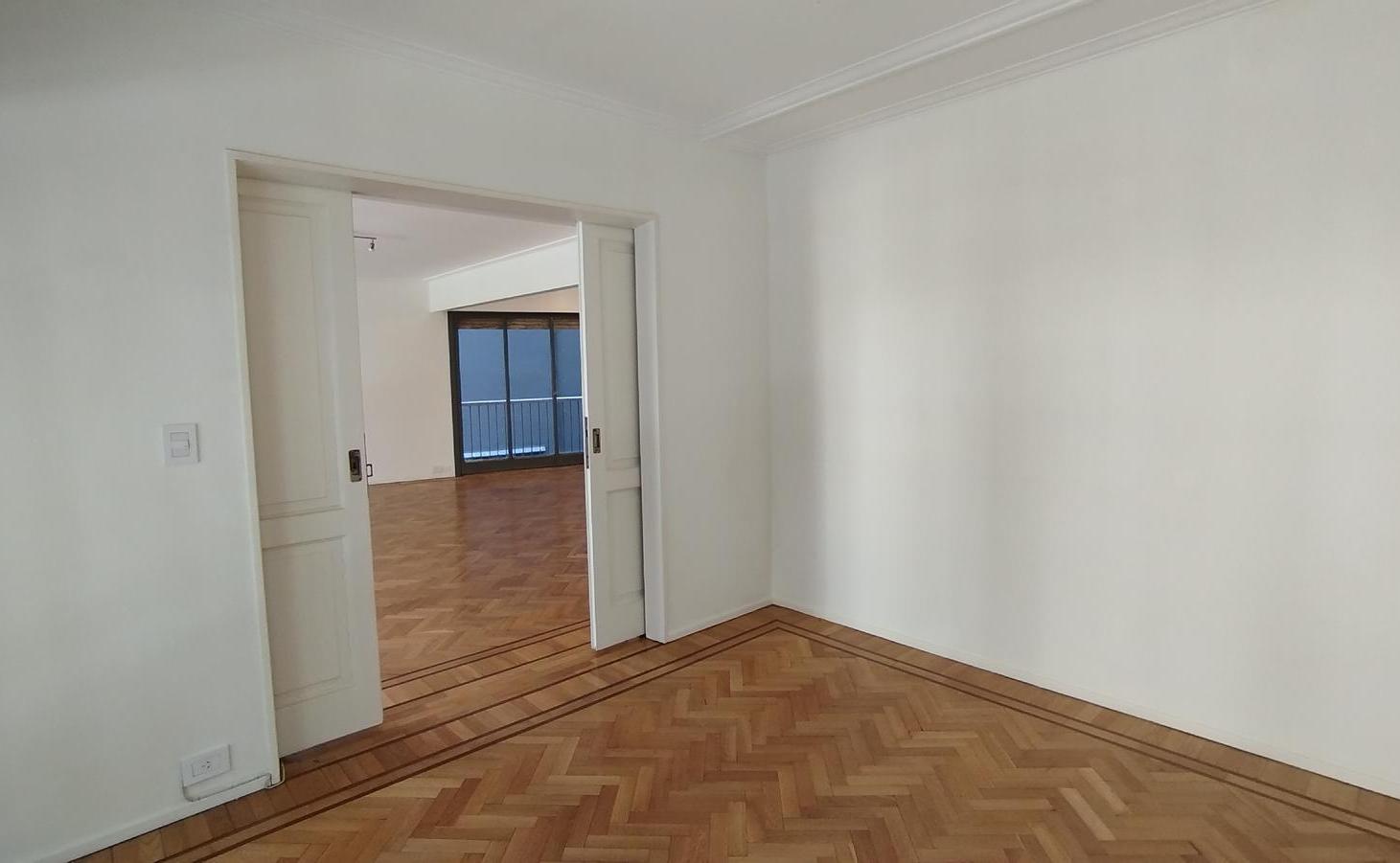 Foto de Departamento 2 dormitorios, balcon corrido y excelente living, baulera, imagen 3