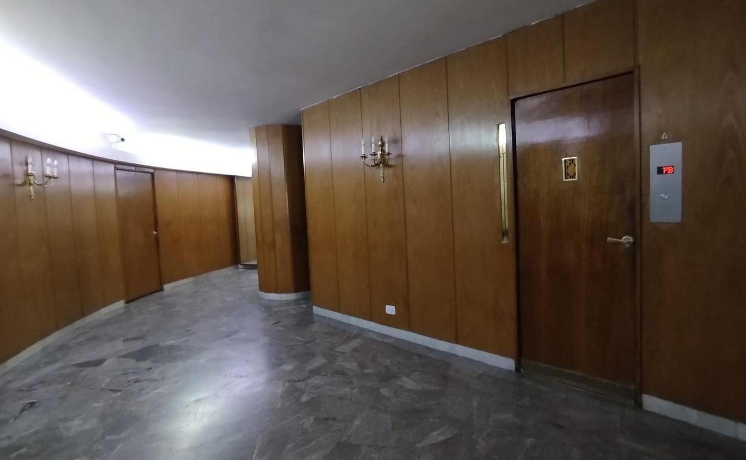 Foto de Departamento 2 dormitorios, balcon corrido y excelente living, baulera, imagen 4