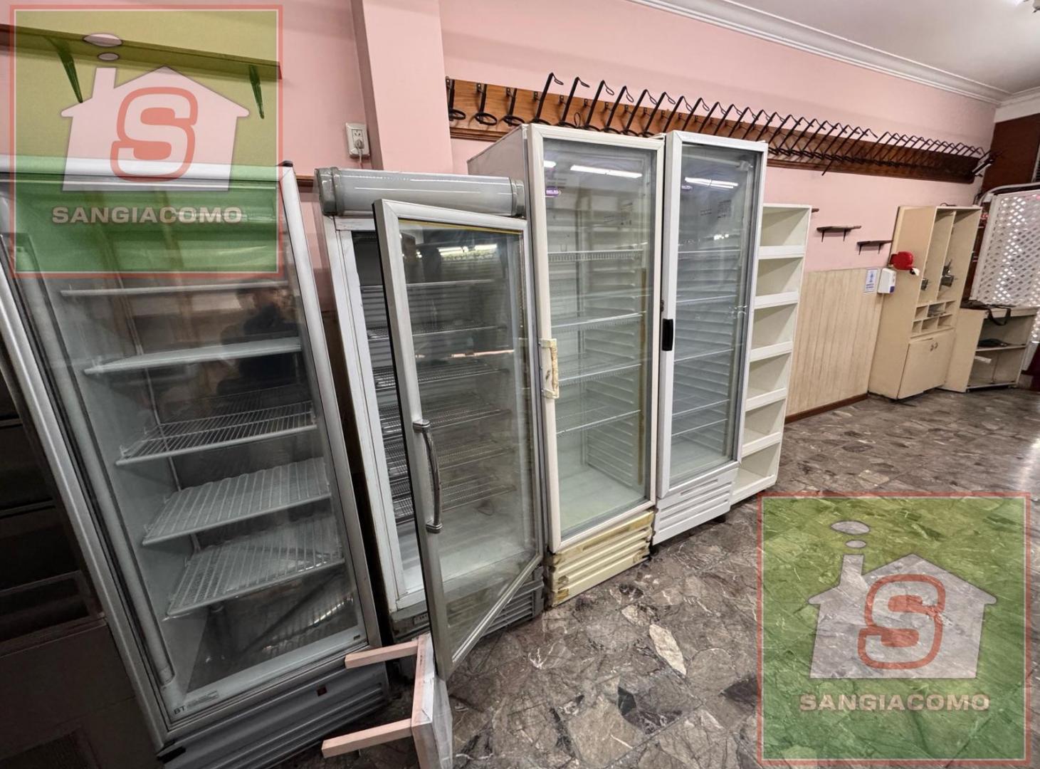 Foto de LOCAL ADROGUE CENTRO. CON CÁMARAS DE FRÍO Y EQUIPAMIENTO. Listo para, imagen 3