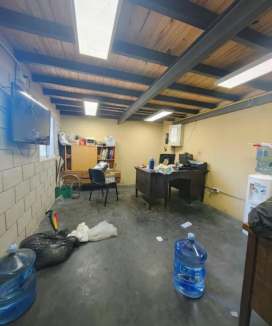 Depósito CON VIVIENDA EN VENTA 2