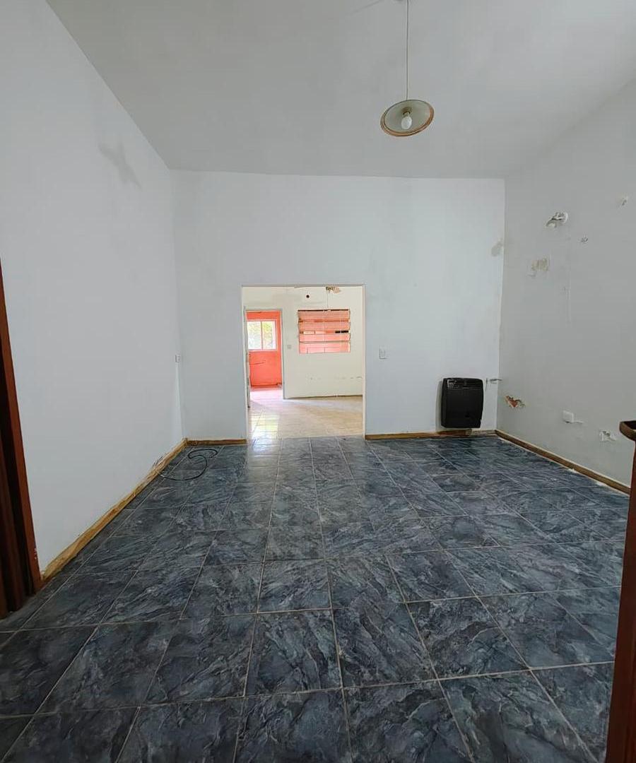 Foto de CASA EN VENTA Barrios de San José Temperley., imagen 2
