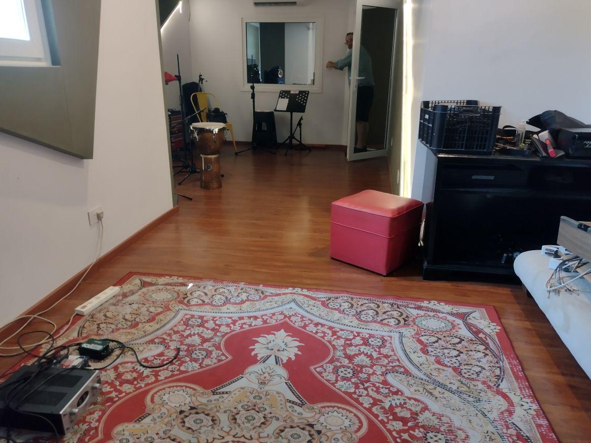 Foto de Casa con espacio profesional con aislamiento acústico premium, imagen 2