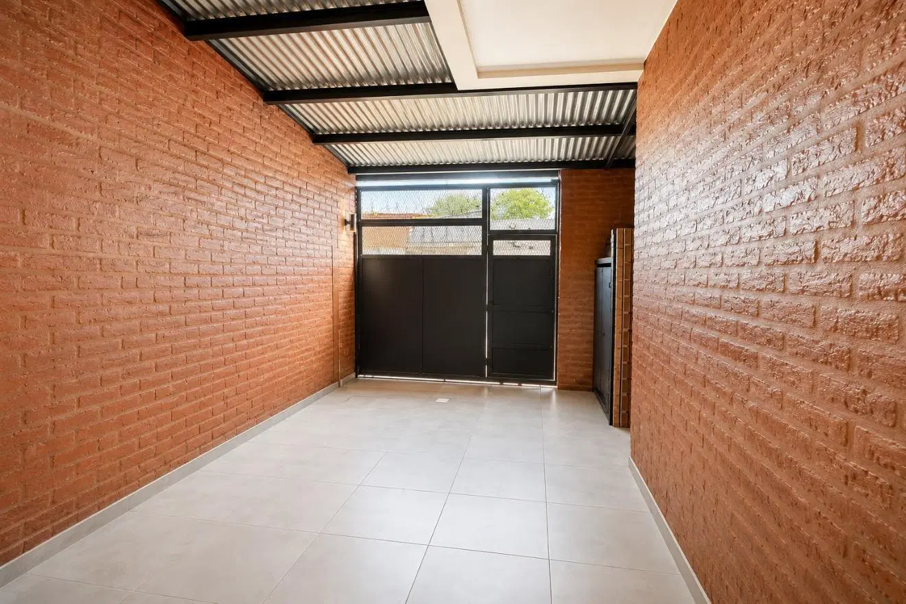 Venta | Dúplex 2 dormitorios | Cochera | Patio | Canadá 523 3